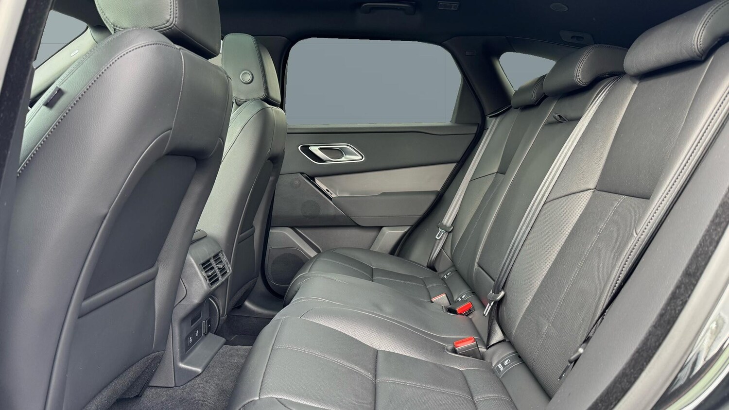 Used Land Rover Range Rover Velar 2025 for sale - 76319518: Photo 4