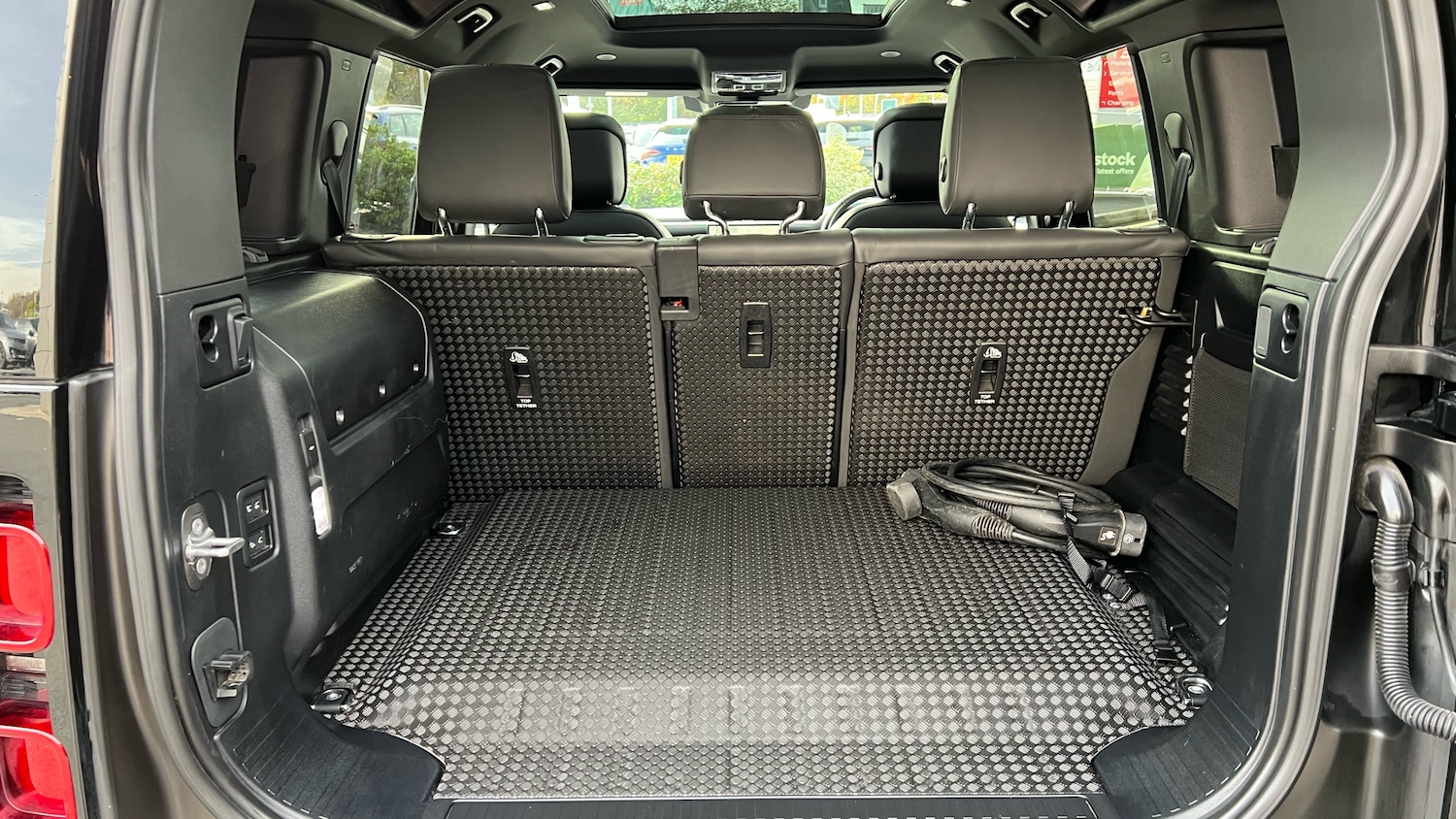 Used Land Rover Defender 2023 for sale - 76504815: Photo 10