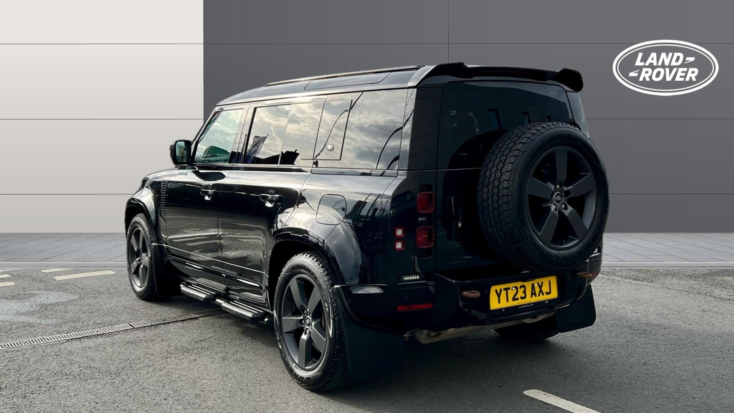 Used Land Rover Defender 2023 for sale - 76504815: Photo 2