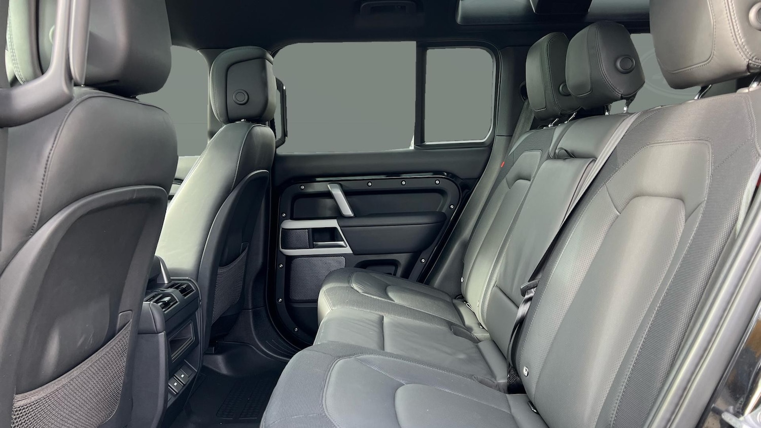 Used Land Rover Defender 2023 for sale - 76504815: Photo 4