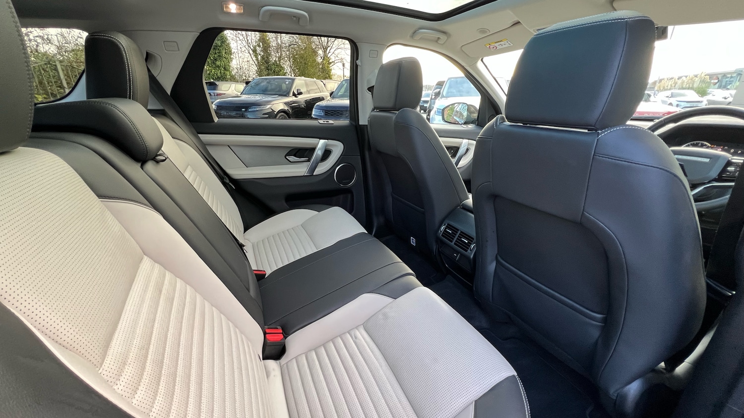 Used Land Rover Discovery Sport 2022 for sale - 76643256: Photo 32