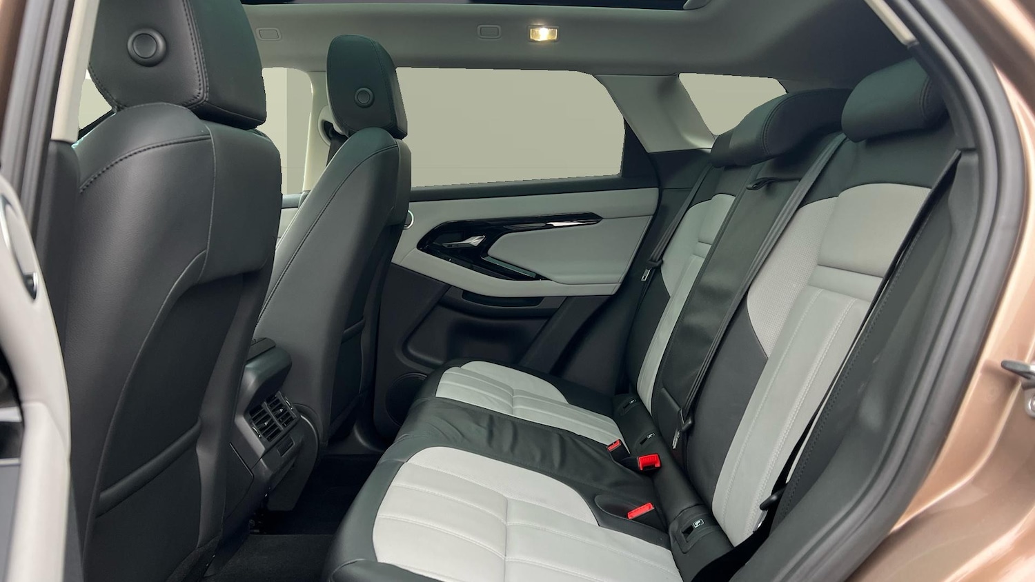 Used Land Rover Range Rover Evoque 2023 for sale - 77149182: Photo 4