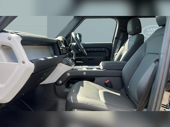 Used Land Rover Defender 2024 for sale - 75575071: Photo