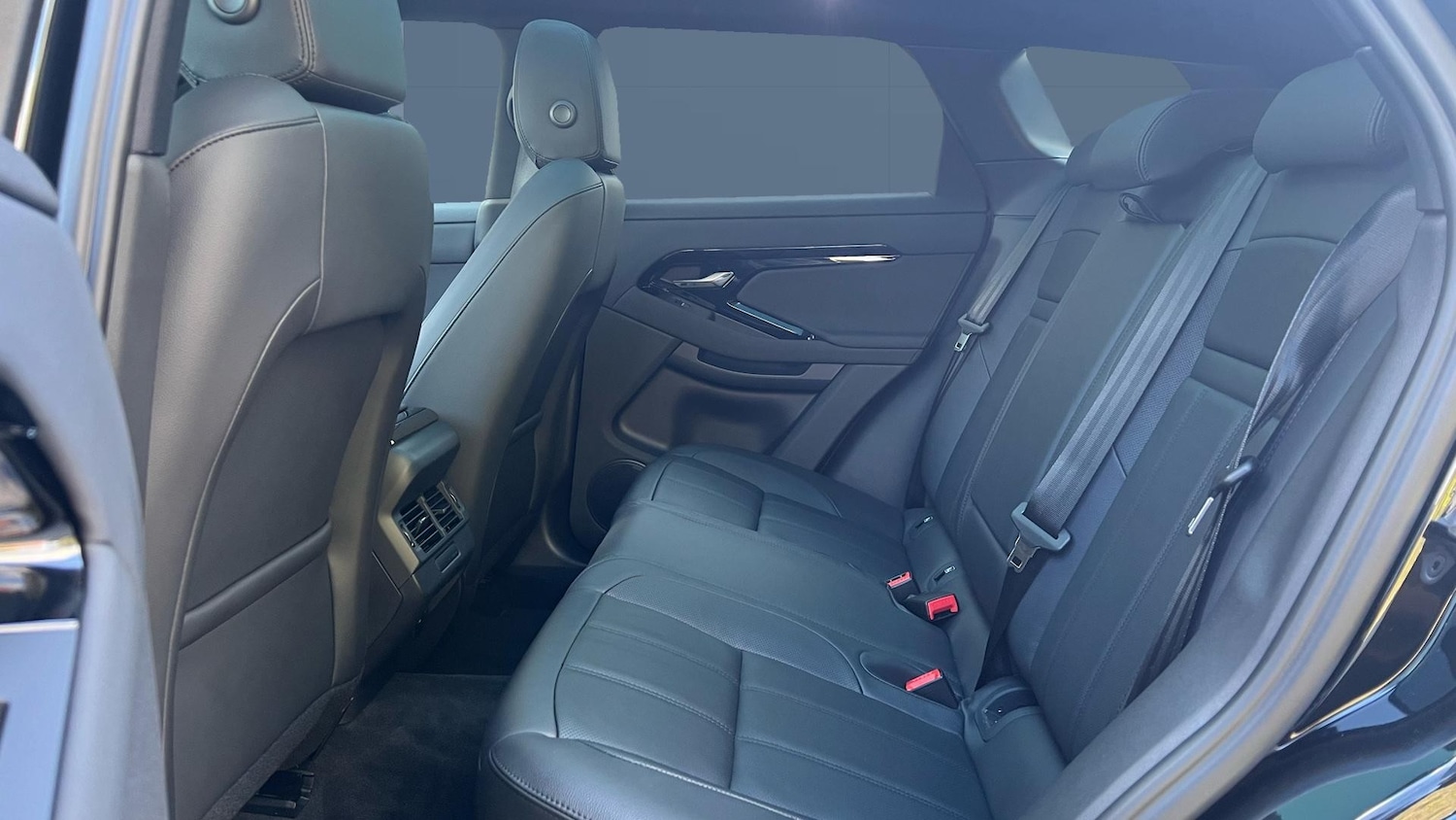 Used Land Rover Range Rover Evoque 2025 for sale - 76777201: Photo 4