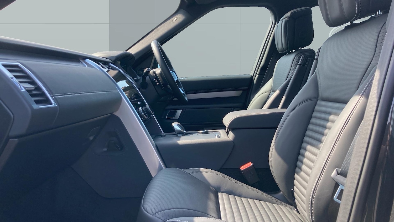 Used Land Rover Discovery 2025 for sale - 77277216: Photo 3