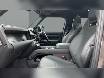 Used Land Rover Defender 2025 for sale - 77036628: Photo