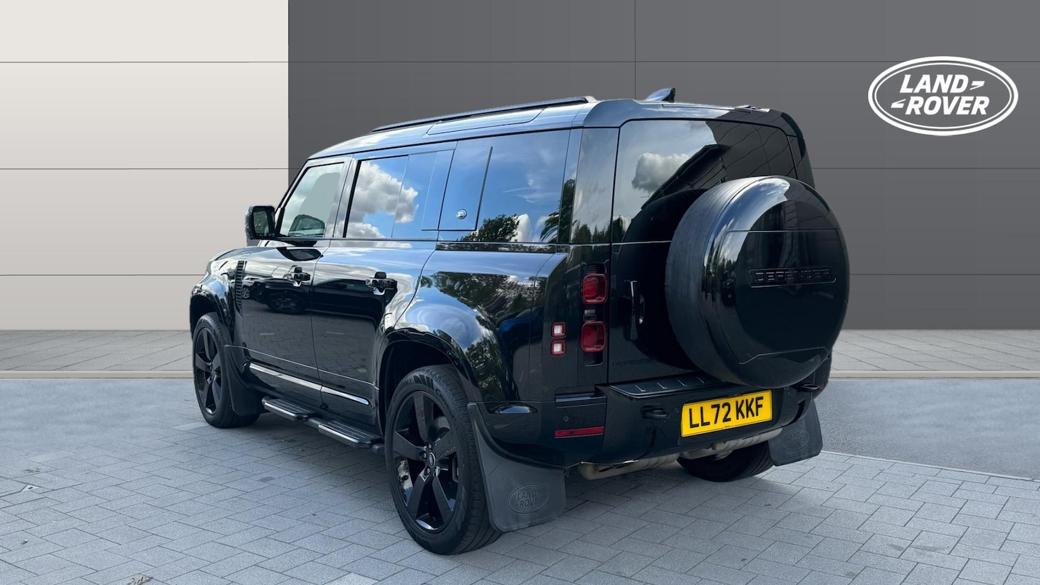 Used Land Rover Defender 2022 for sale - 76076259: Photo 2