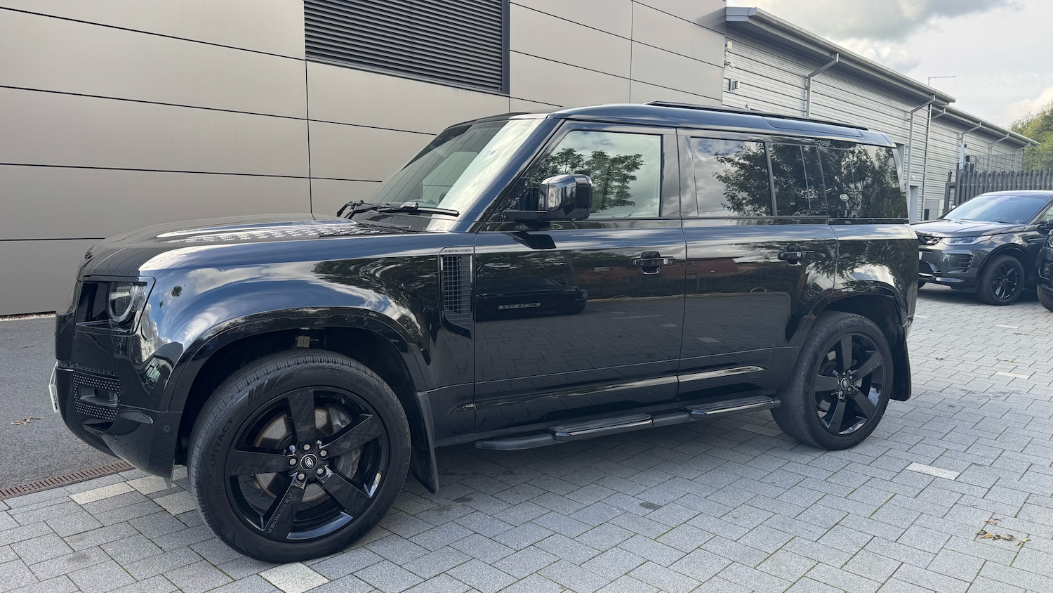 Used Land Rover Defender 2022 for sale - 76076259: Photo 23