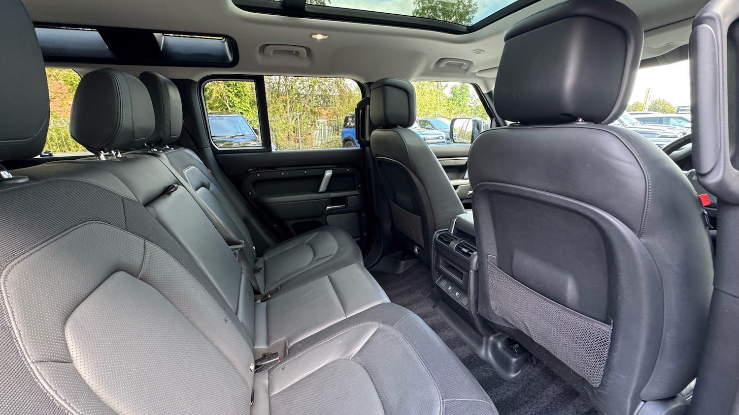 Used Land Rover Defender 2022 for sale - 76076259: Photo 32