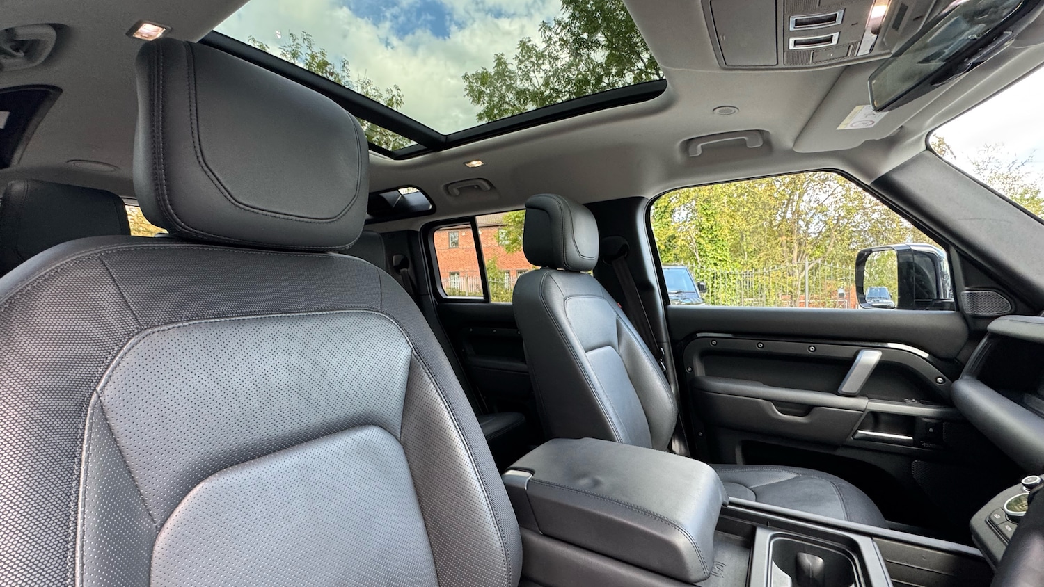 Used Land Rover Defender 2022 for sale - 76076259: Photo 37