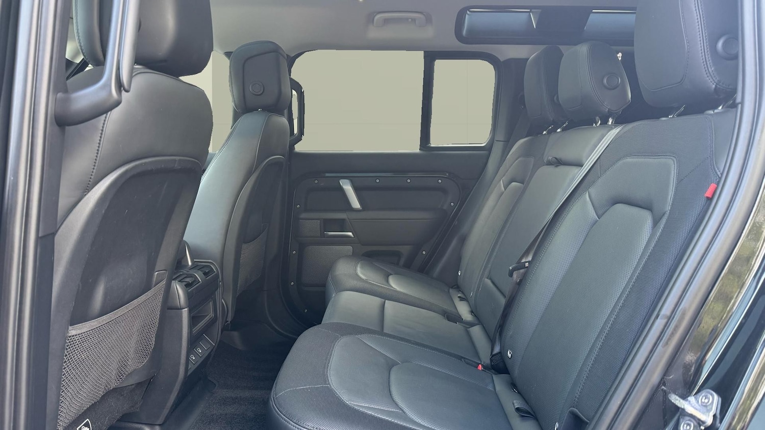 Used Land Rover Defender 2022 for sale - 76076259: Photo 4
