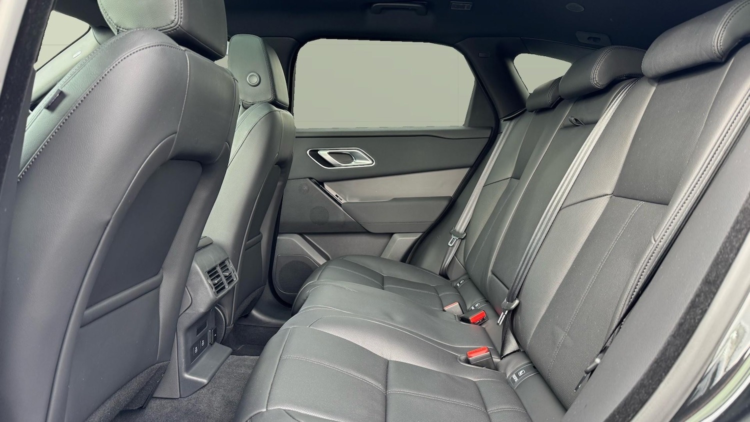 Used Land Rover Range Rover Velar 2025 for sale - 76319519: Photo 4