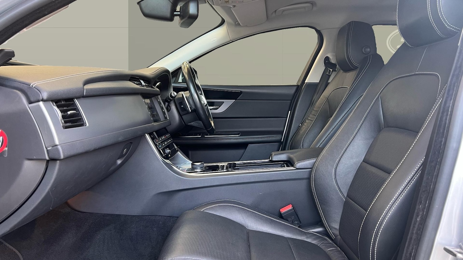 Used Jaguar XF 2018 for sale - 77746525: Photo 3