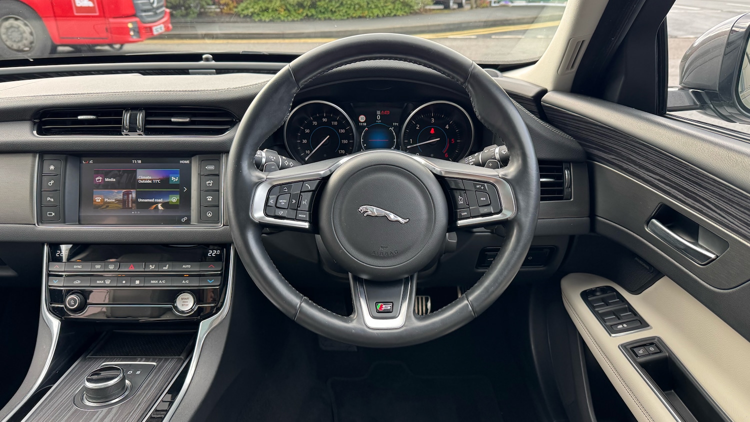 Used Jaguar XF 2017 for sale - 76405186: Photo 15