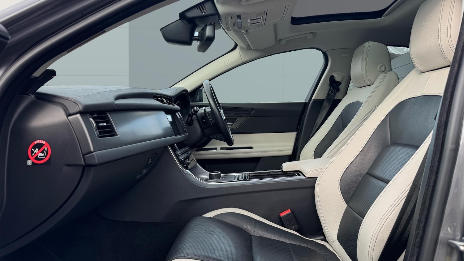 Used Jaguar XF 2017 for sale - 76405186: Photo 3