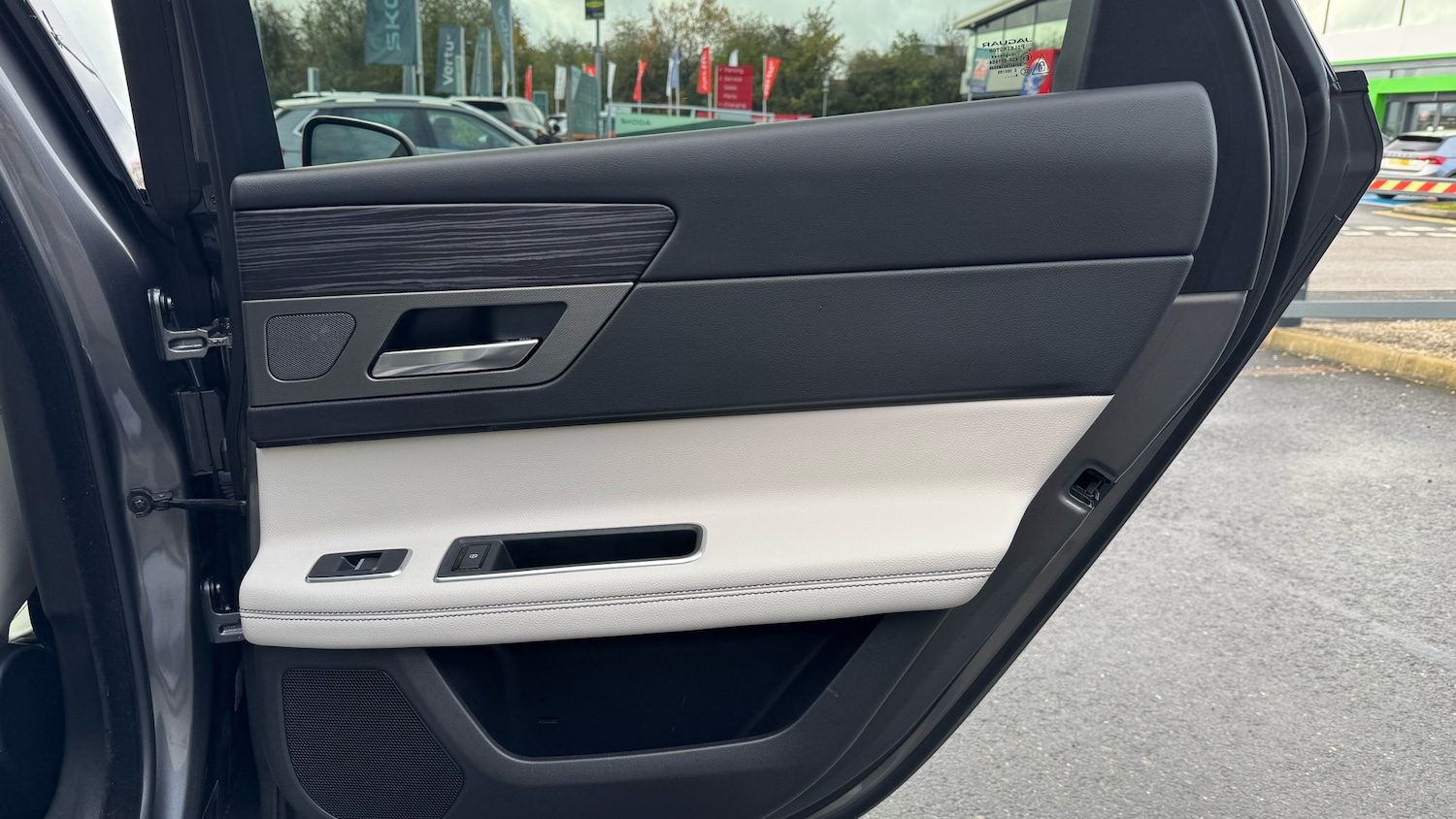 Used Jaguar XF 2017 for sale - 76405186: Photo 31