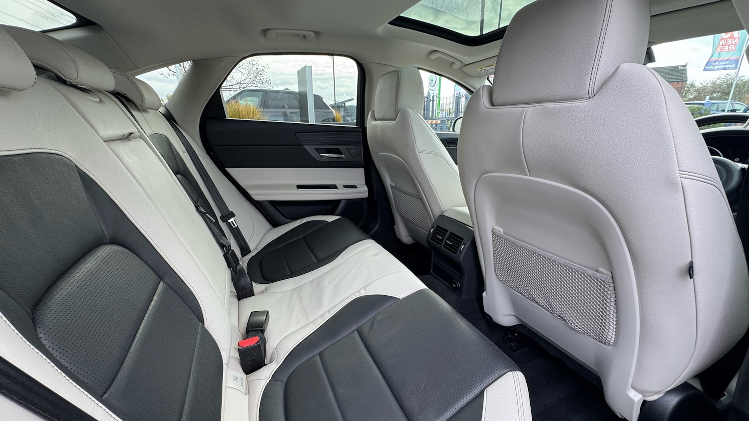 Used Jaguar XF 2017 for sale - 76405186: Photo 32