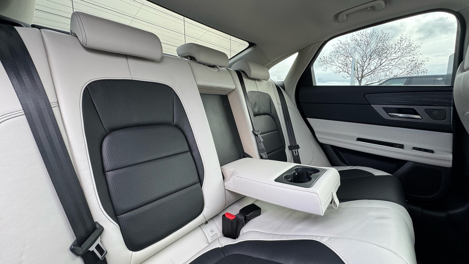 Used Jaguar XF 2017 for sale - 76405186: Photo 33