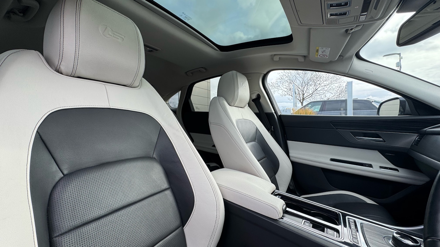 Used Jaguar XF 2017 for sale - 76405186: Photo 37