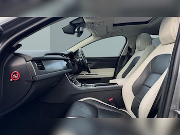 Used Jaguar XF 2017 for sale - 76405186: Photo