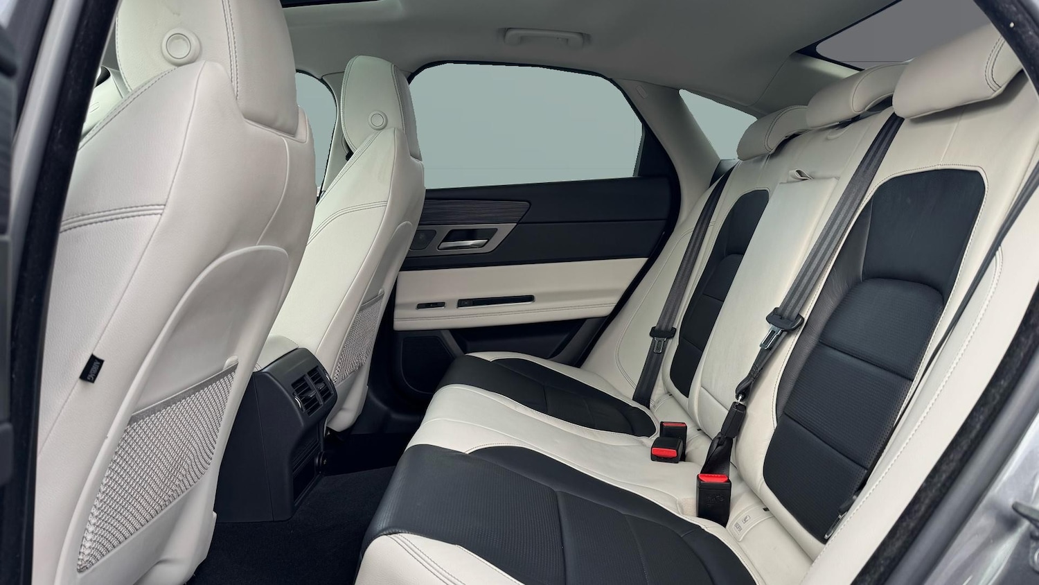 Used Jaguar XF 2017 for sale - 76405186: Photo 4