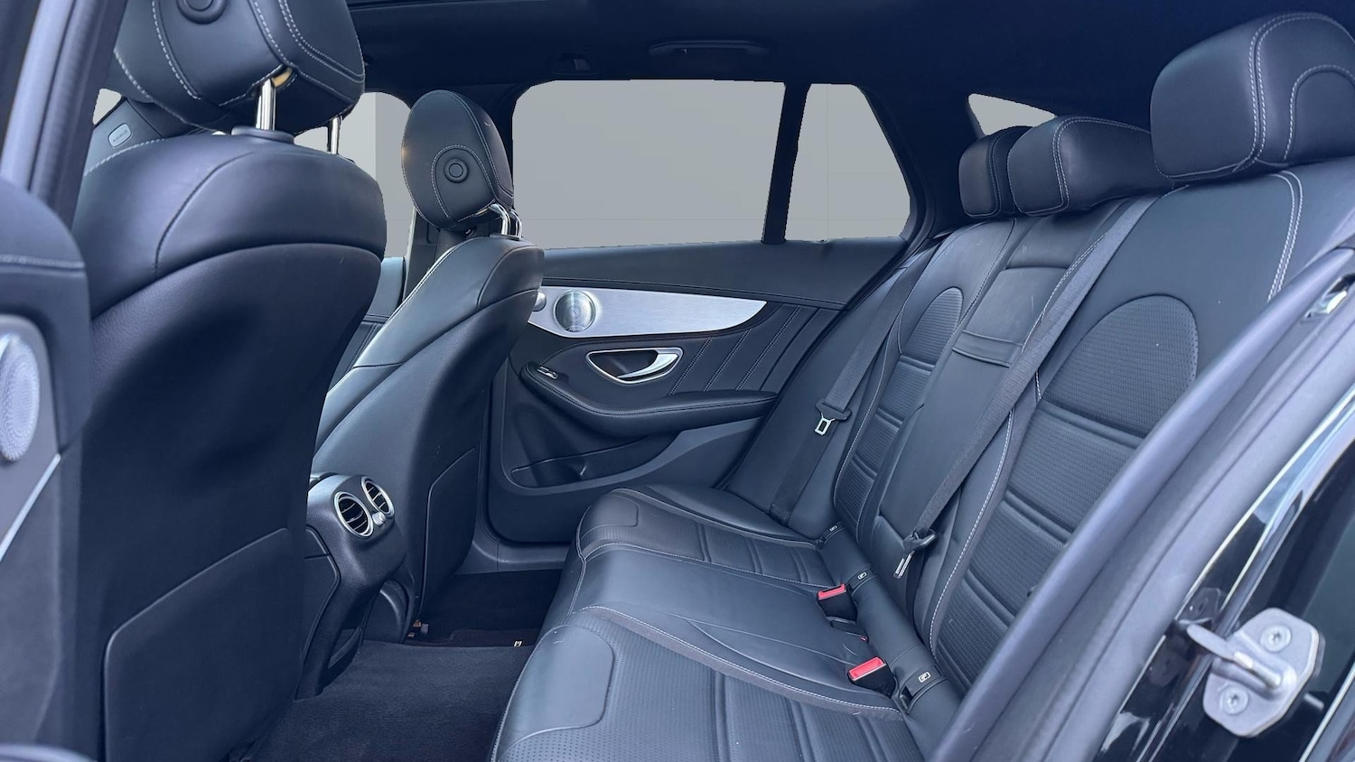 Used Mercedes-Benz C Class 2018 for sale - 76536518: Photo 4