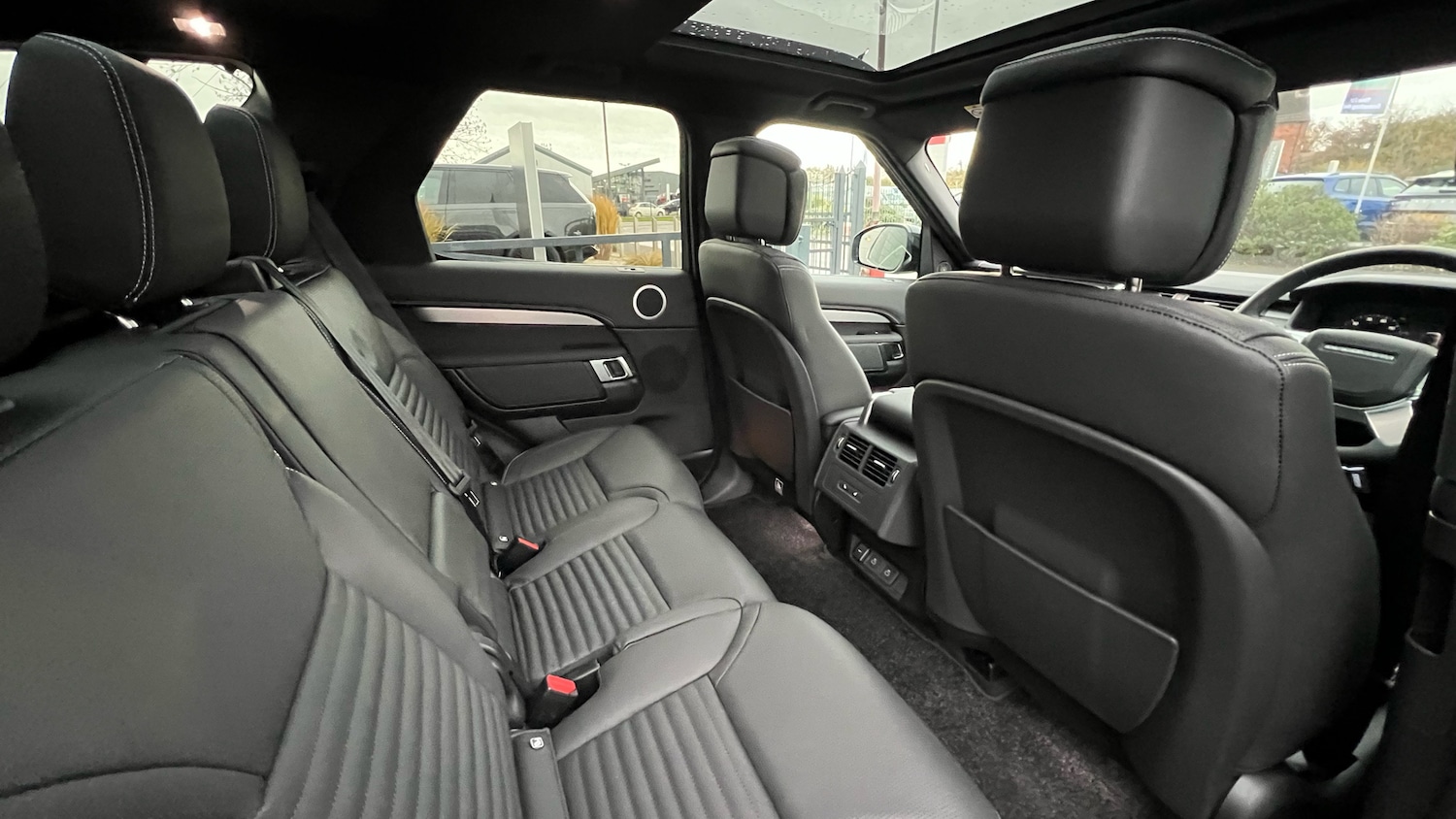 Used Land Rover Discovery 2025 for sale - 77640482: Photo 32