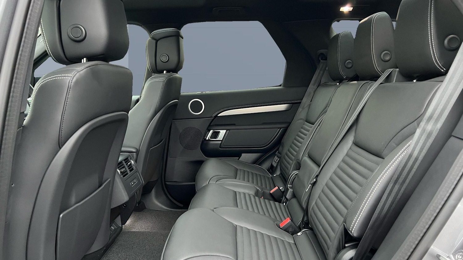 Used Land Rover Discovery 2025 for sale - 77640482: Photo 4