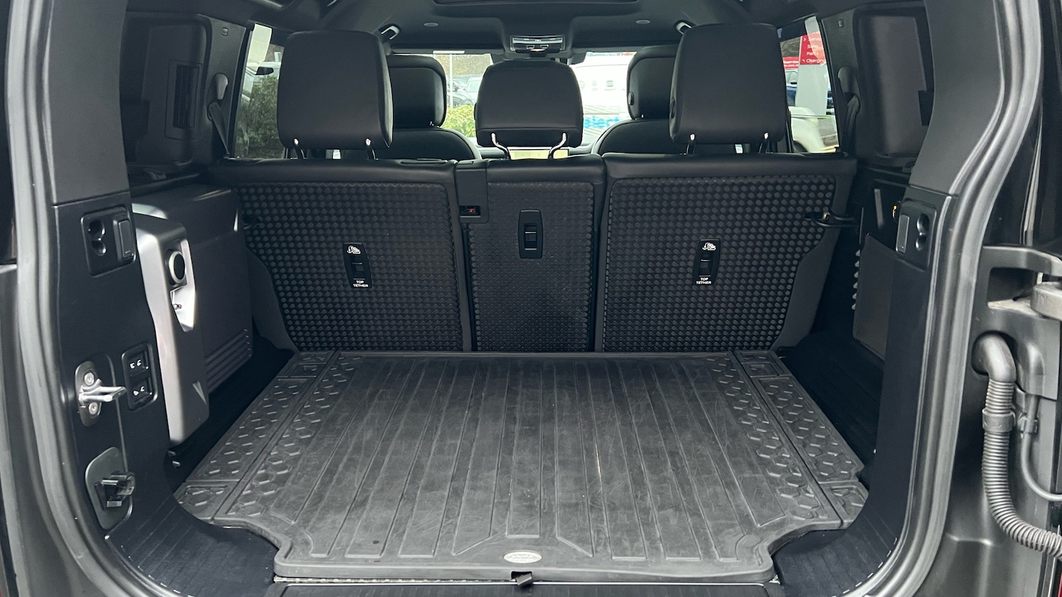 Used Land Rover Defender 2022 for sale - 77198780: Photo 10