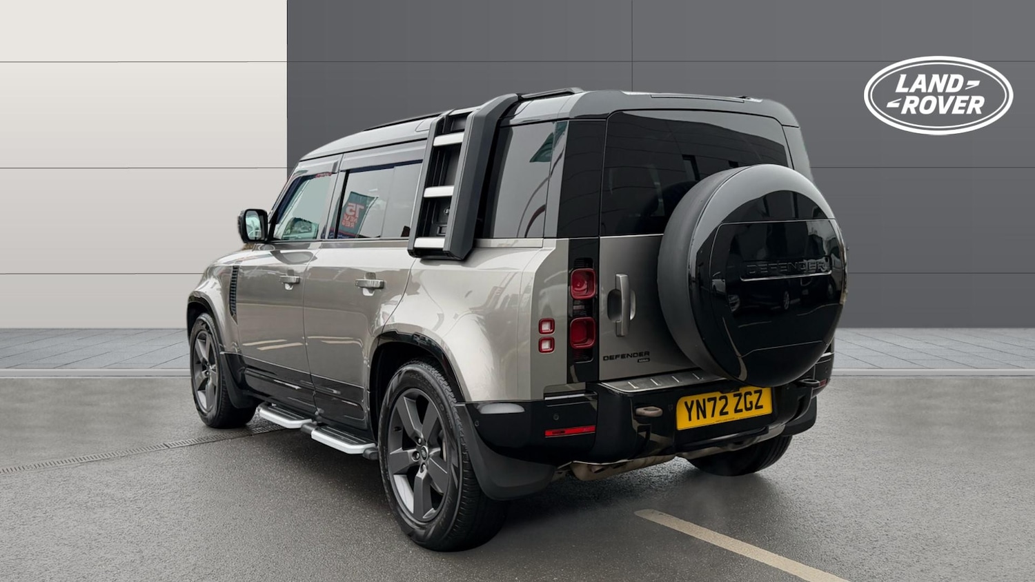 Used Land Rover Defender 2022 for sale - 77198780: Photo 2