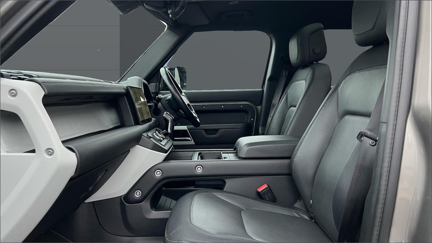 Used Land Rover Defender 2022 for sale - 77198780: Photo 3