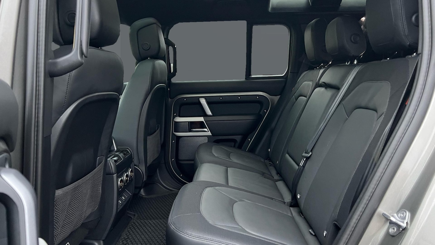 Used Land Rover Defender 2022 for sale - 77198780: Photo 4