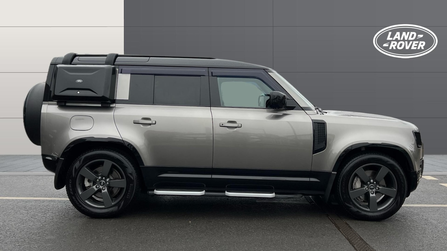 Used Land Rover Defender 2022 for sale - 77198780: Photo 5