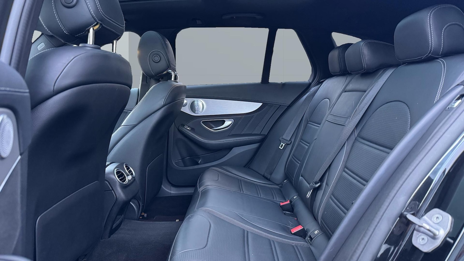 Used Mercedes-Benz C Class 2018 for sale - 76428570: Photo 4