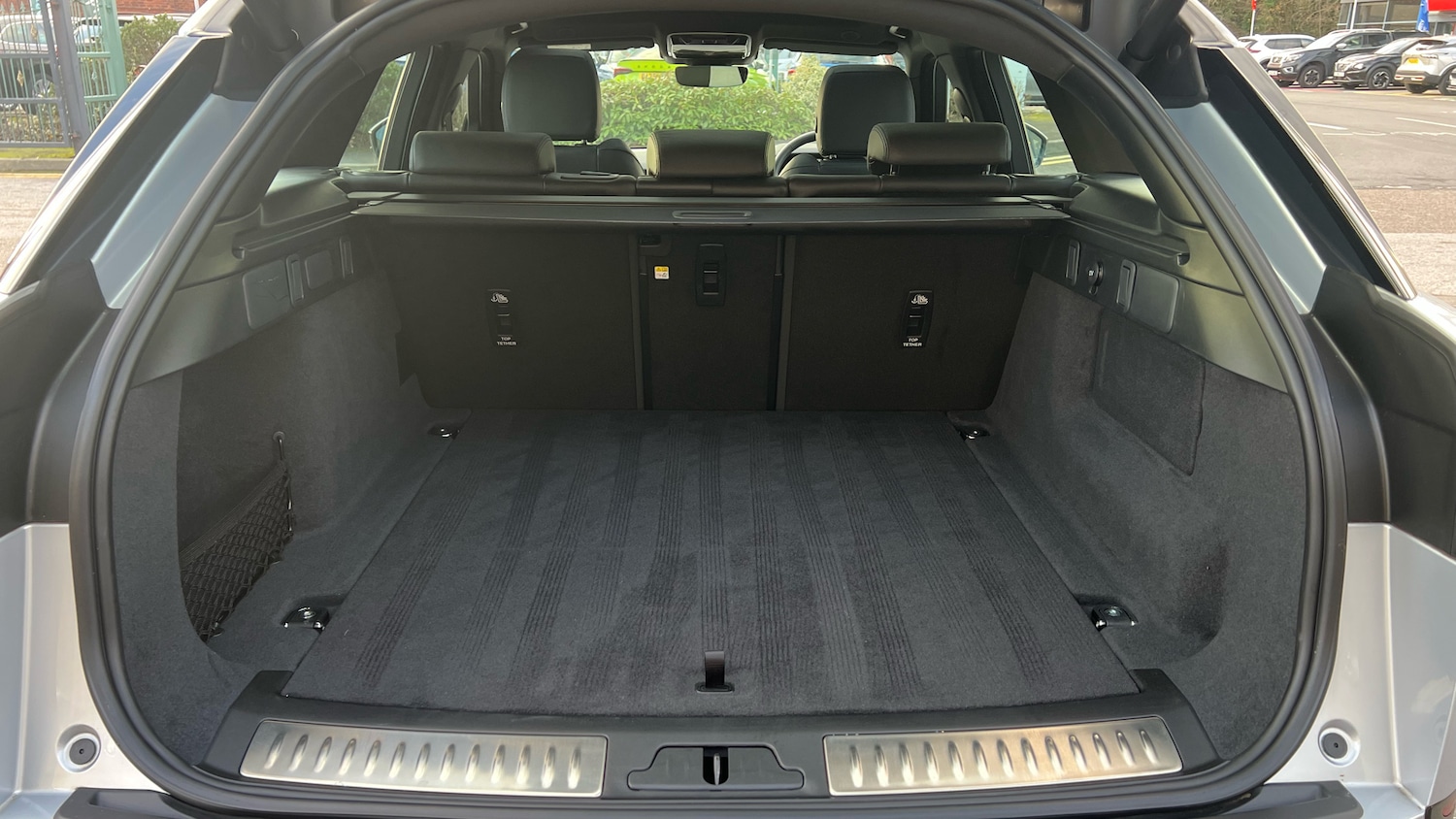 Used Land Rover Range Rover Velar 2025 for sale - 76924211: Photo 10