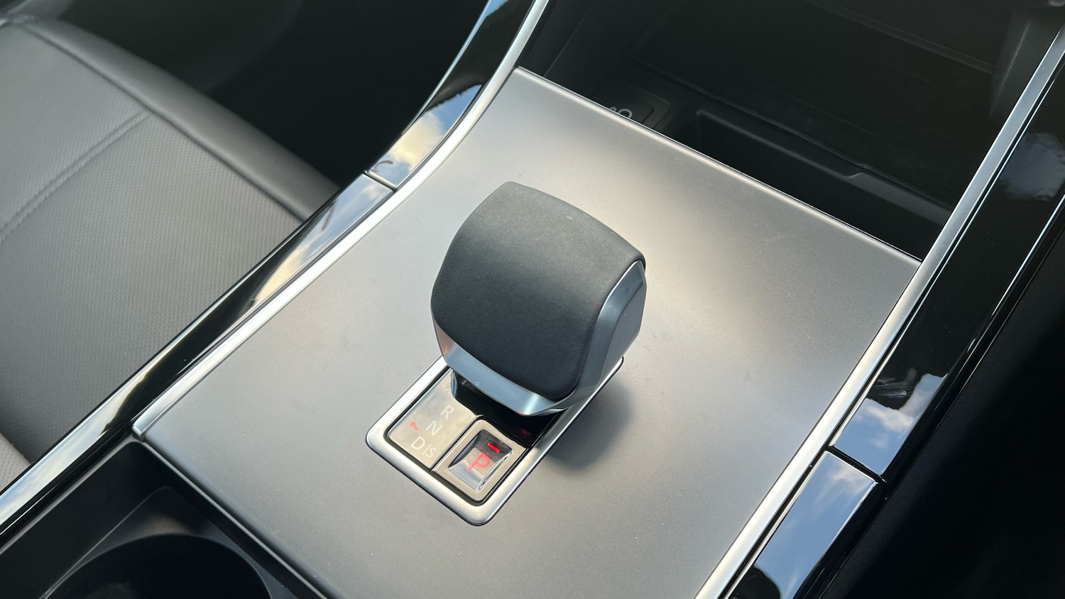 Used Land Rover Range Rover Velar 2025 for sale - 76924211: Photo 13