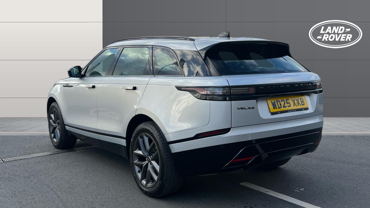 Used Land Rover Range Rover Velar 2025 for sale - 76924211: Photo 2