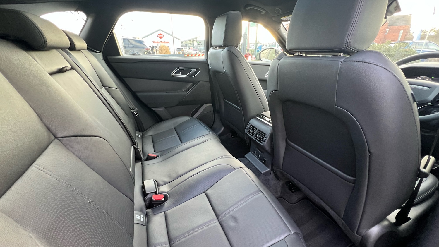 Used Land Rover Range Rover Velar 2025 for sale - 76924211: Photo 32