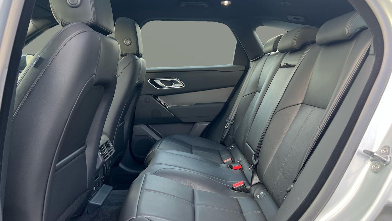 Used Land Rover Range Rover Velar 2025 for sale - 76924211: Photo 4