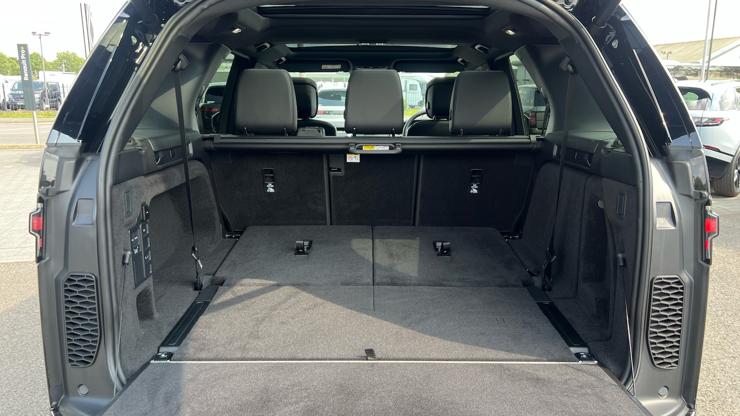 Used Land Rover Discovery 2025 for sale - 76882318: Photo 10