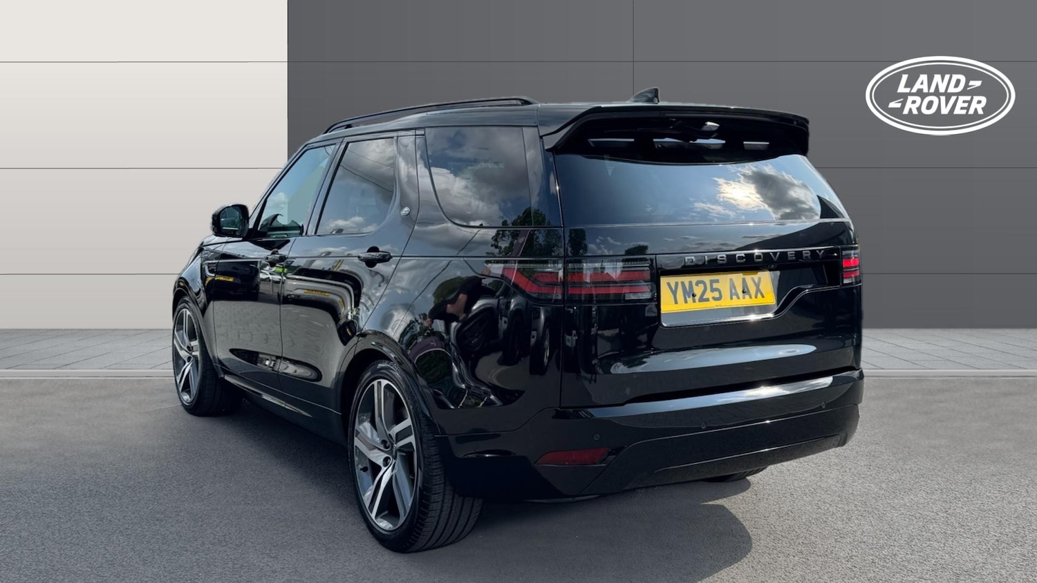 Used Land Rover Discovery 2025 for sale - 76882318: Photo 2