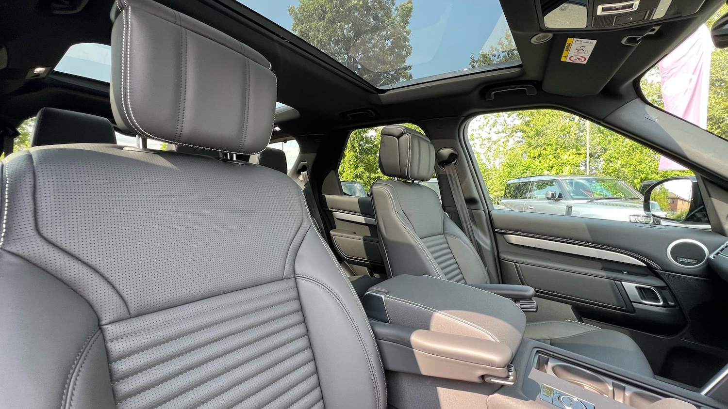 Used Land Rover Discovery 2025 for sale - 76882318: Photo 32