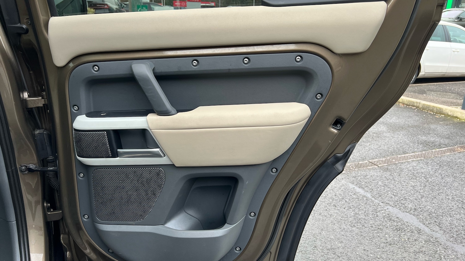 Used Land Rover Defender 2021 for sale - 77171077: Photo 32