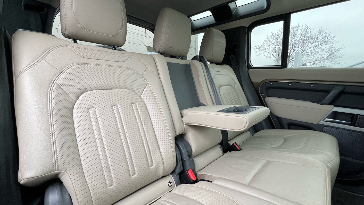 Used Land Rover Defender 2021 for sale - 77171077: Photo 34