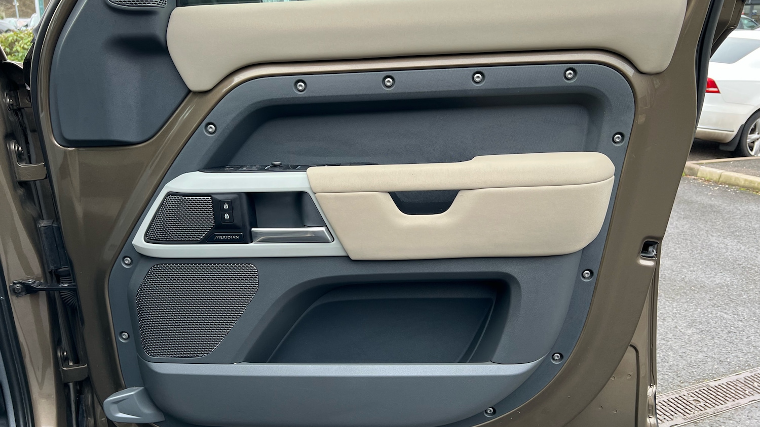 Used Land Rover Defender 2021 for sale - 77171077: Photo 35