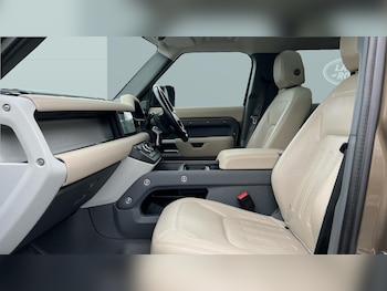 Used Land Rover Defender 2021 for sale - 77171077: Photo