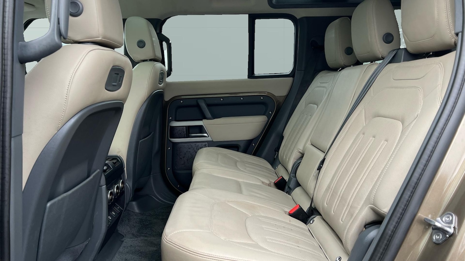 Used Land Rover Defender 2021 for sale - 77171077: Photo 4