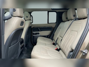 Used Land Rover Defender 2021 for sale - 77171077: Photo