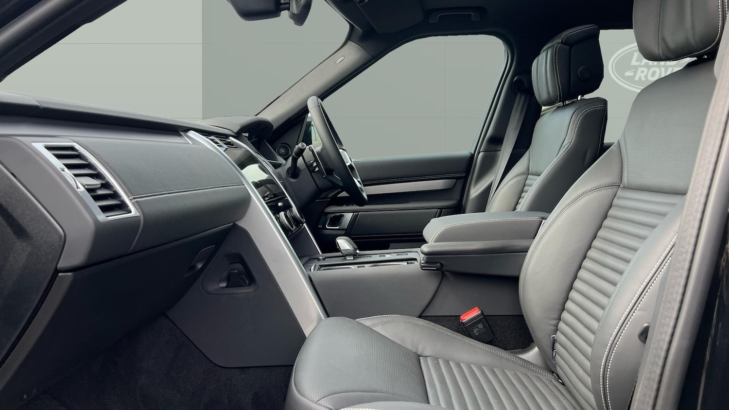 Used Land Rover Discovery 2026 for sale - 78067380: Photo 3