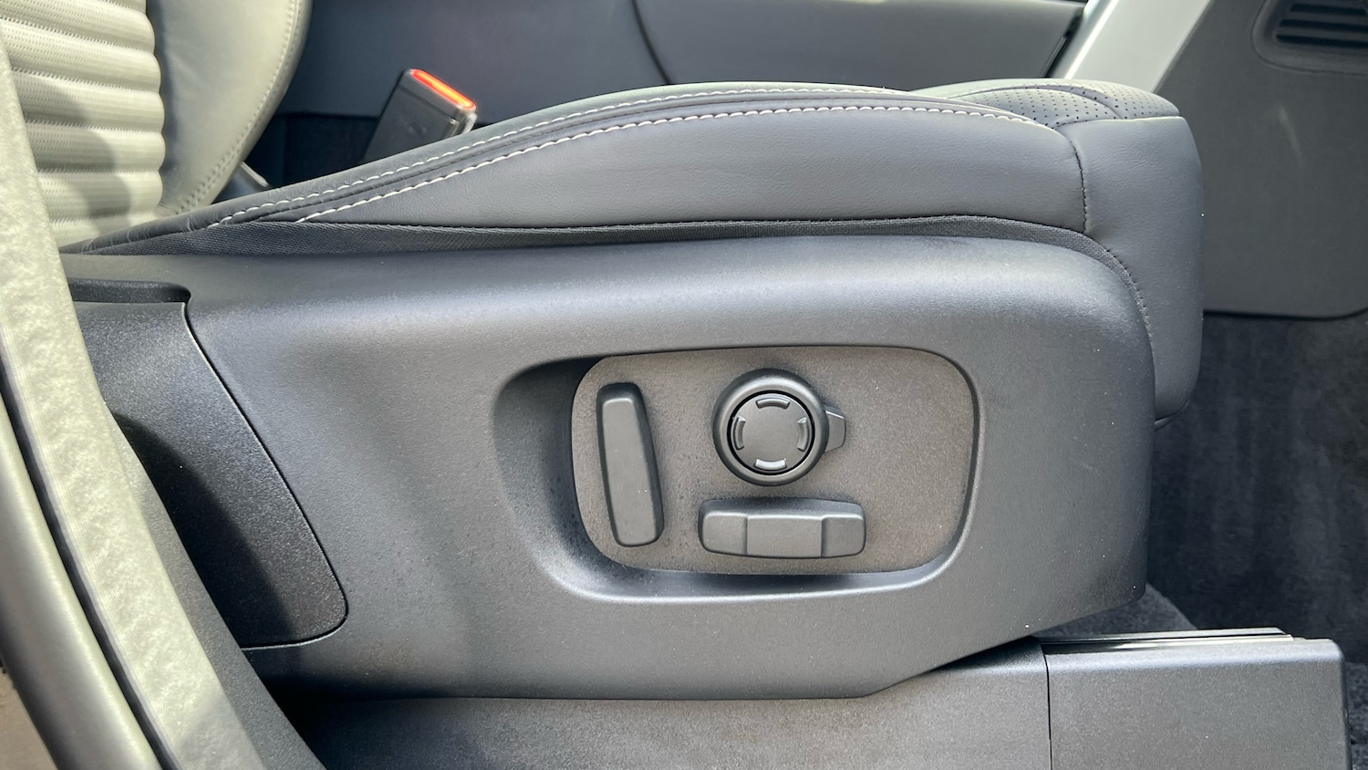 Used Land Rover Discovery 2026 for sale - 78067380: Photo 37